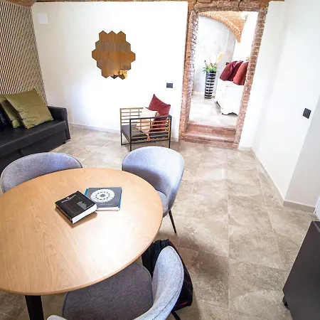 Le Del Cappello * إيفريا