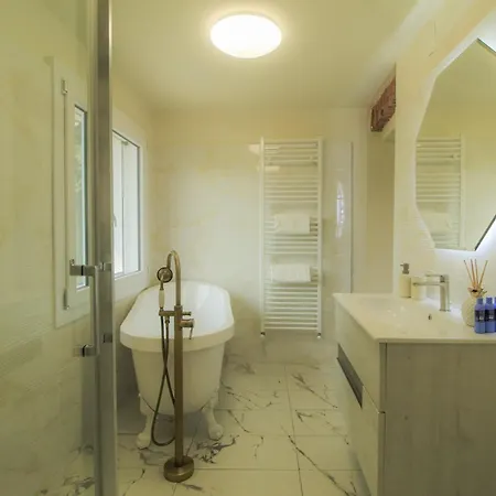 Le Del Cappello شقة إيفريا